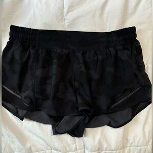 Lululemon hottie hot shorts size 10 2.5”